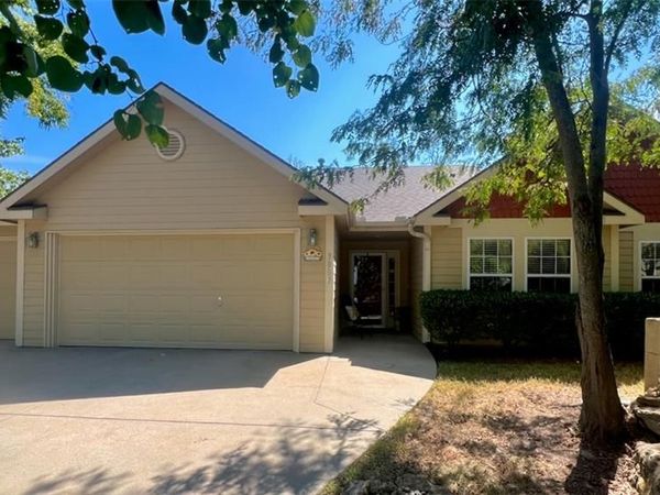 3807 Hunters Hill Drive, Lawrence, KS 66049