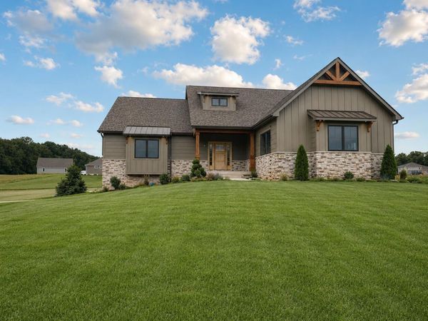 470 Stonebridge Pkwy , Valparaiso, IN 46383