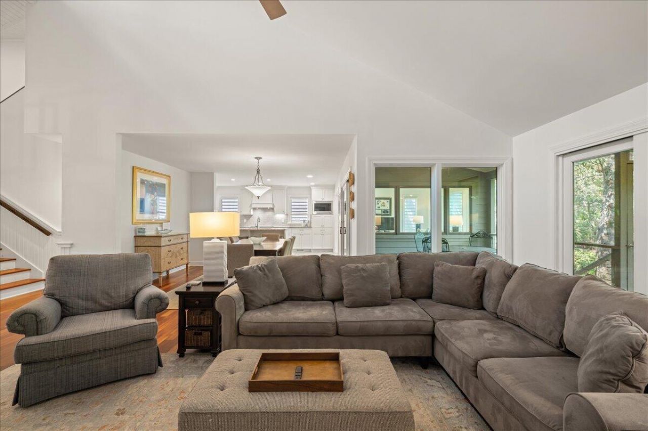 404 Amaranth Road Photo 12