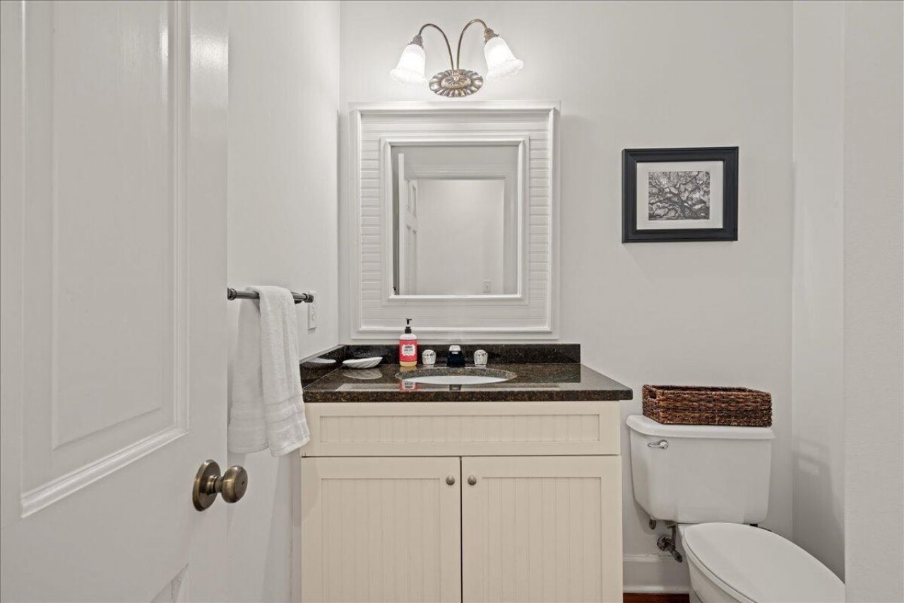 404 Amaranth Road Photo 26