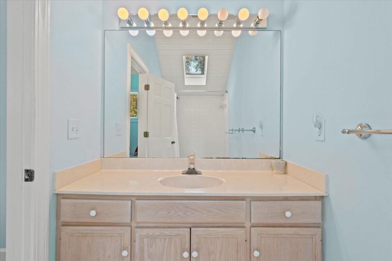 404 Amaranth Road Photo 42