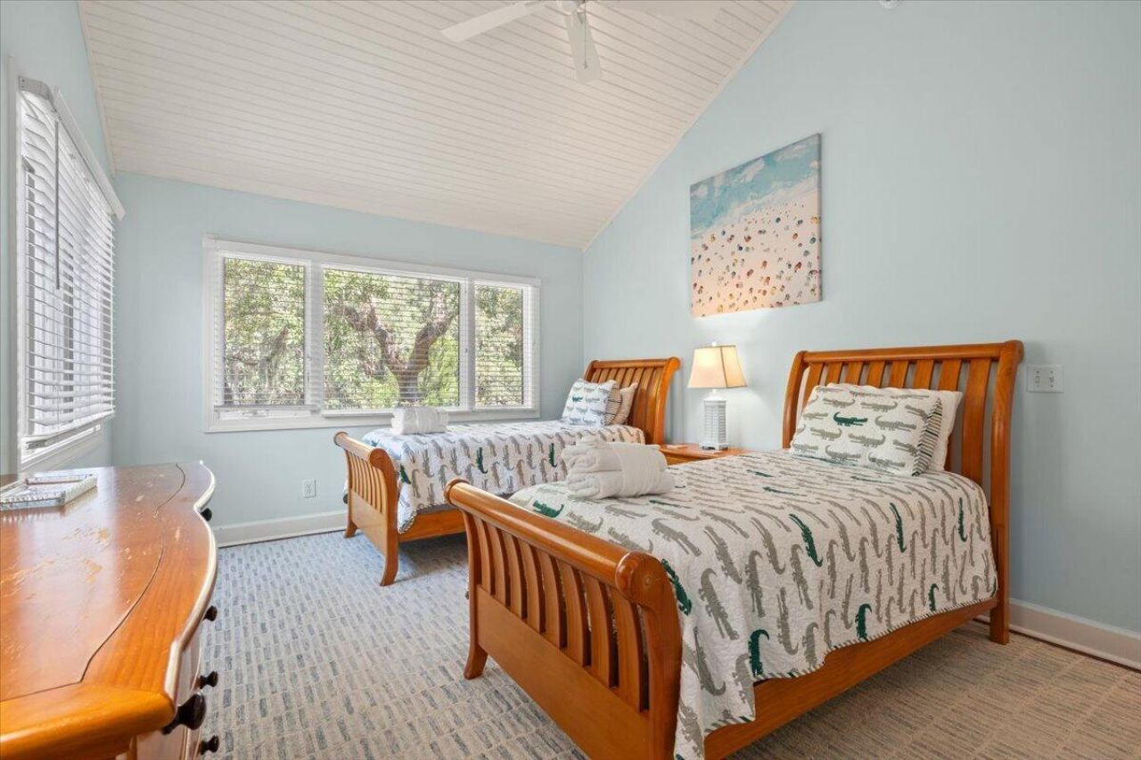 404 Amaranth Road Photo 45
