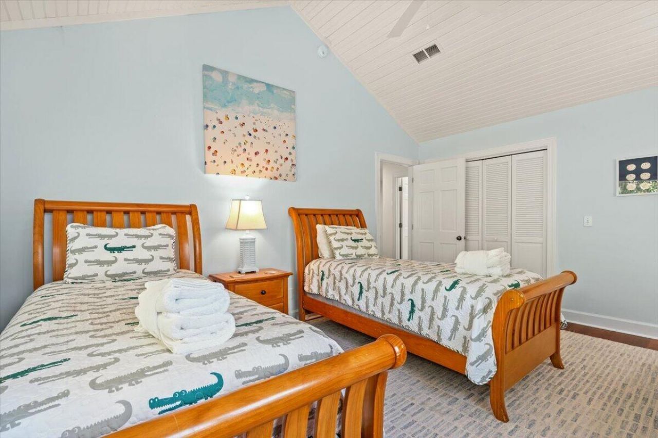 404 Amaranth Road Photo 46