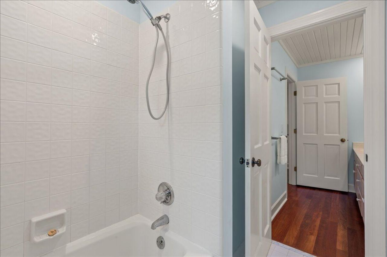 404 Amaranth Road Photo 48