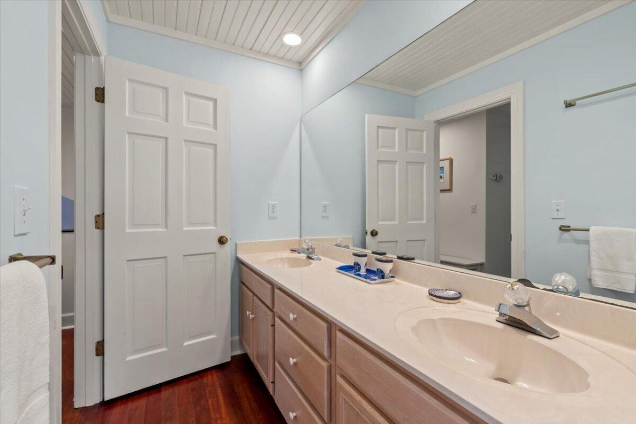 404 Amaranth Road Photo 49