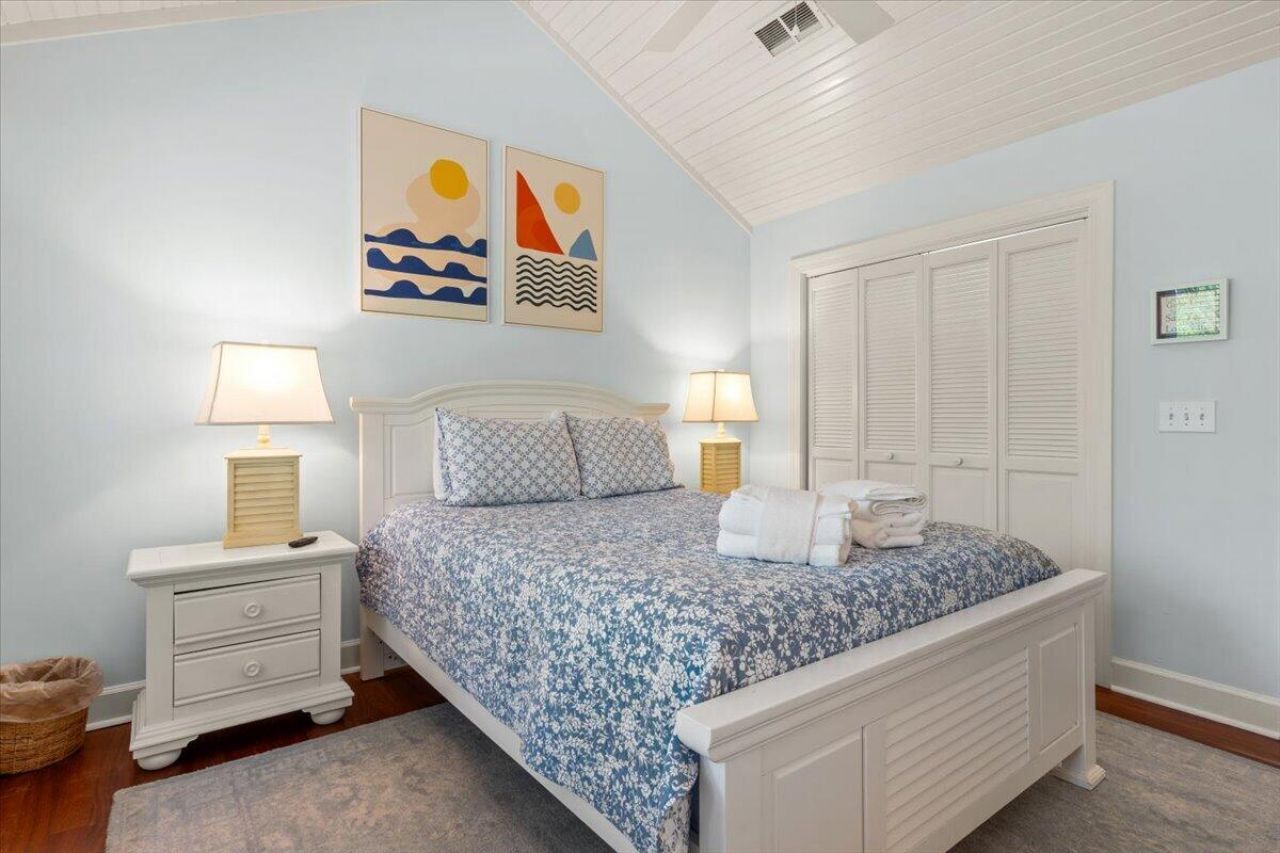 404 Amaranth Road Photo 51