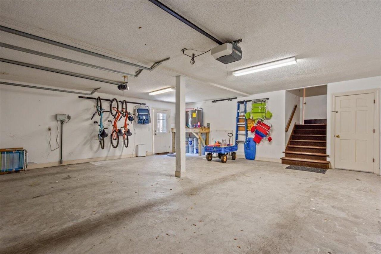 404 Amaranth Road Photo 53