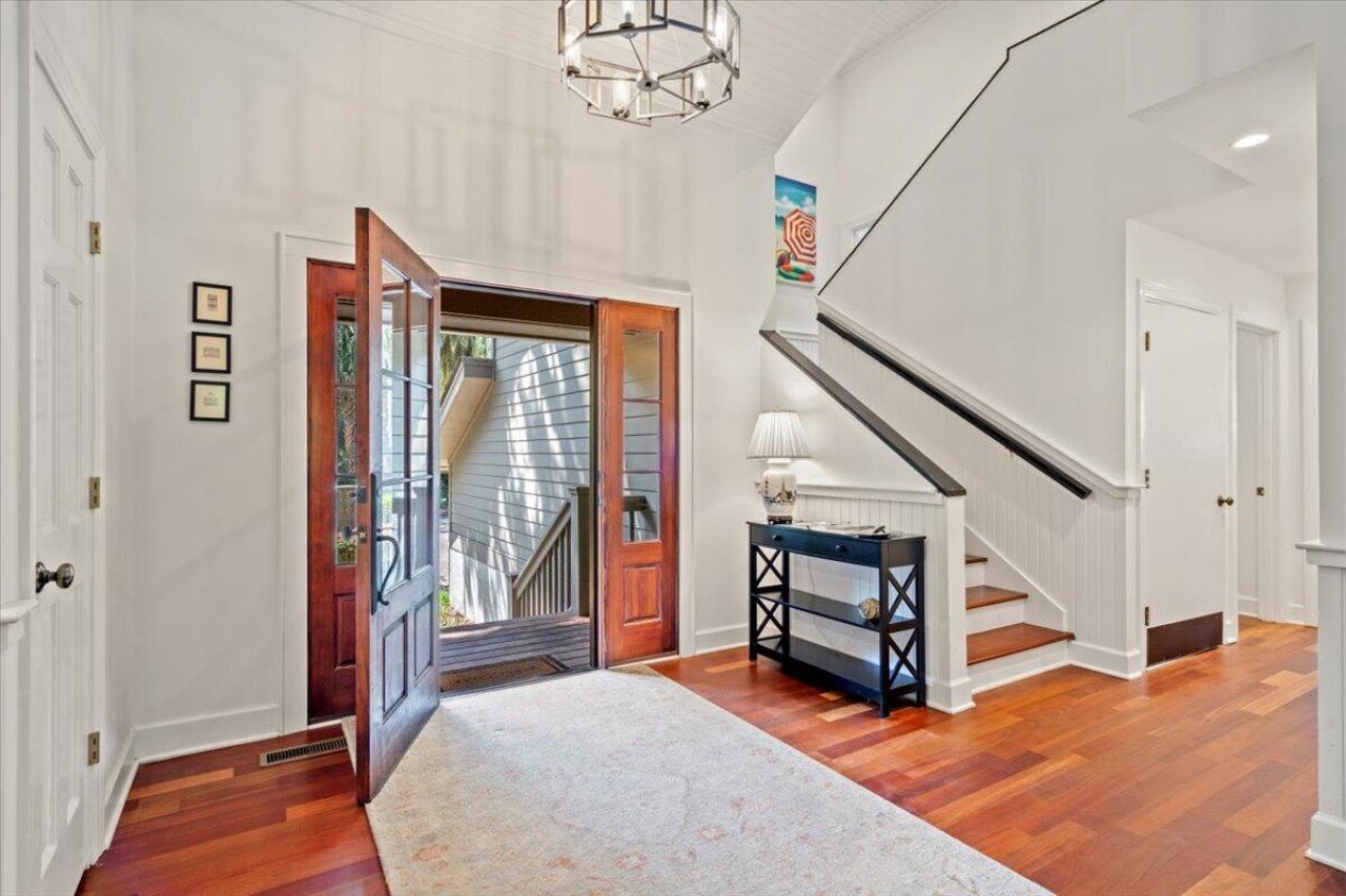 404 Amaranth Road Photo 6