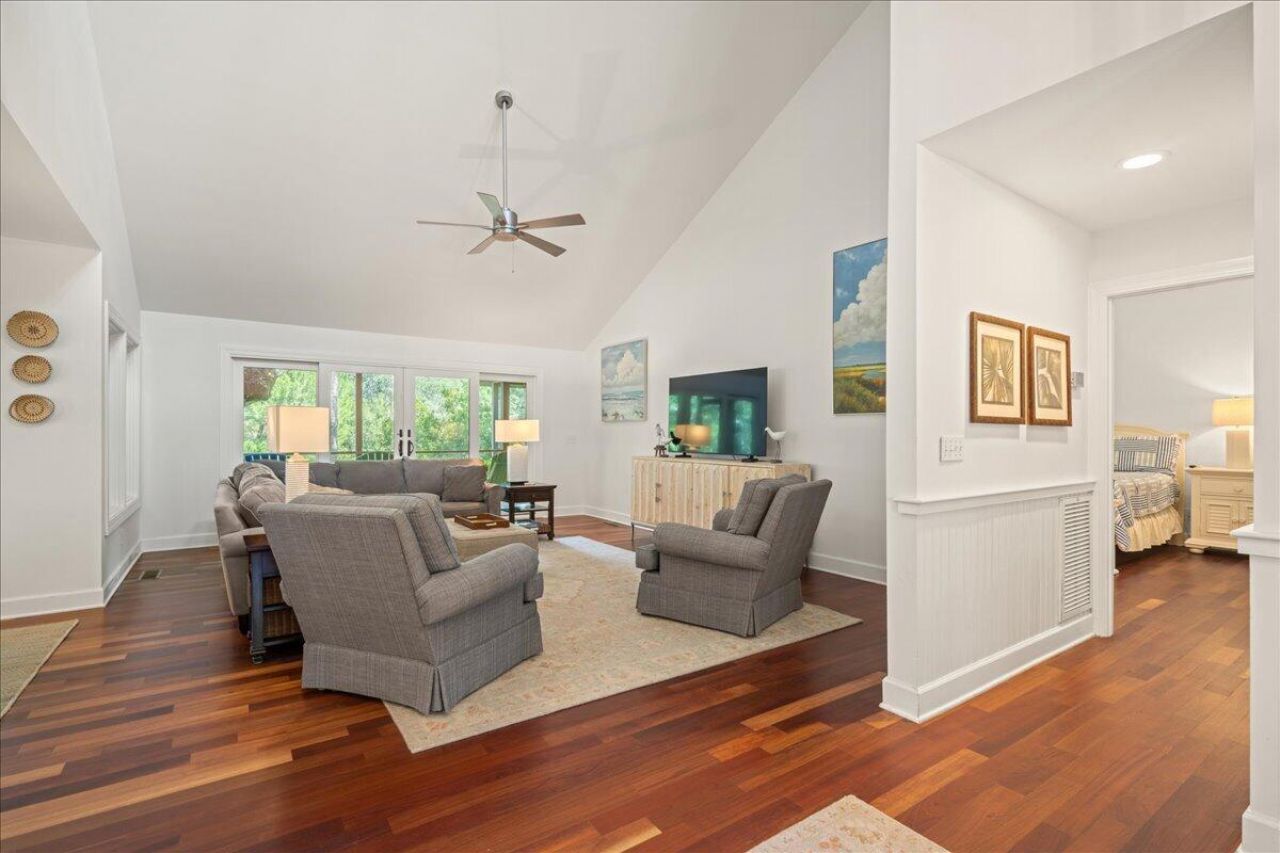 404 Amaranth Road Photo 8