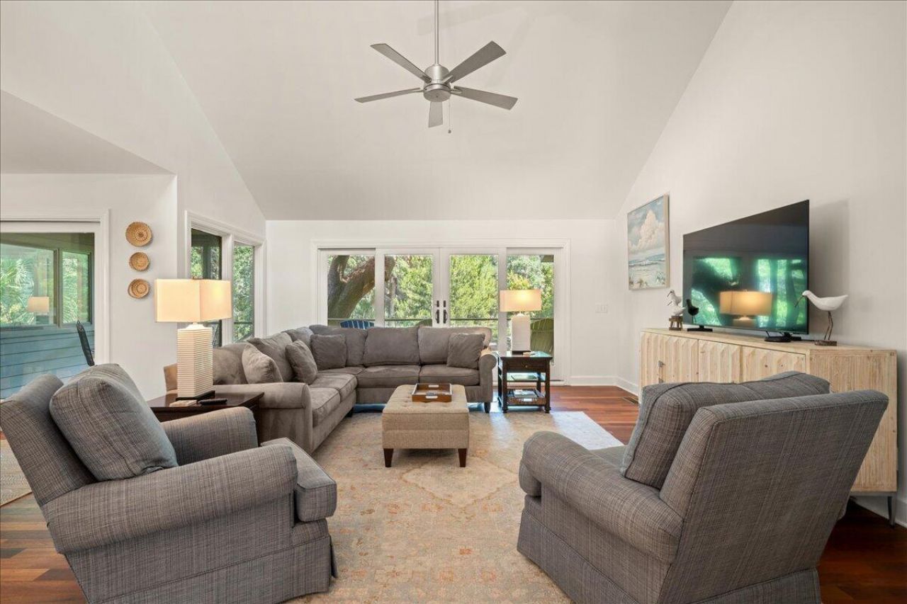 404 Amaranth Road Photo 9