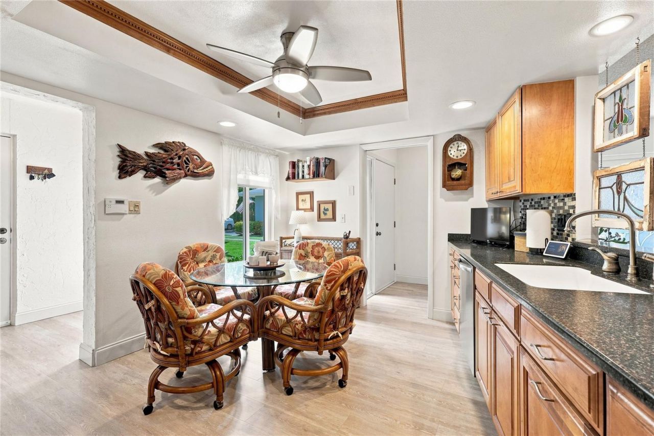 4208 Center Pointe Lane, Unit 27, Sarasota, FL 34233 Photo