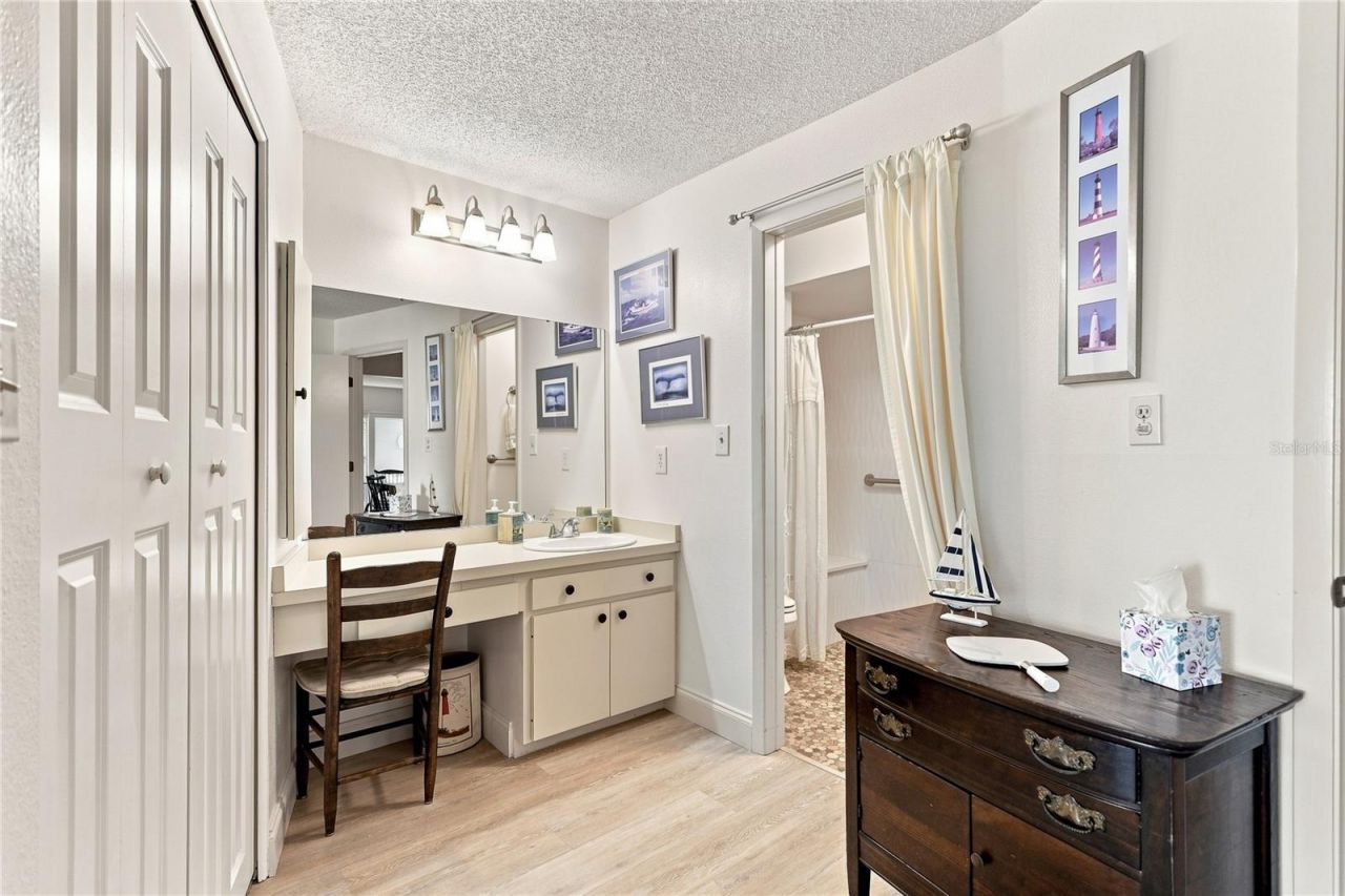 4208 Center Pointe Lane, Unit 27, Sarasota, FL 34233 Photo