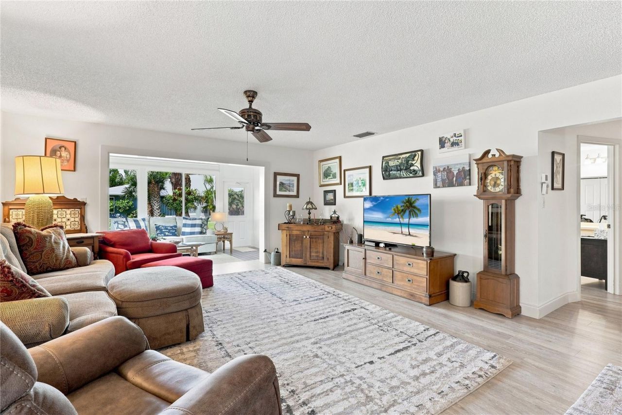4208 Center Pointe Lane, Unit 27, Sarasota, FL 34233 Photo