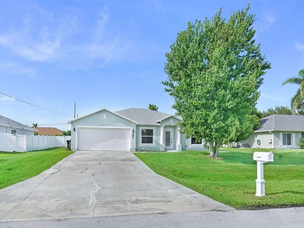 1085 SW Majorca Avenue, Port St. Lucie, FL 34953