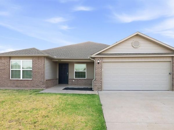 1016 N Scouts Court Way, Mustang, OK 73064