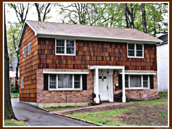 12 HUTCHINSON Court, Great Neck, NY 11023