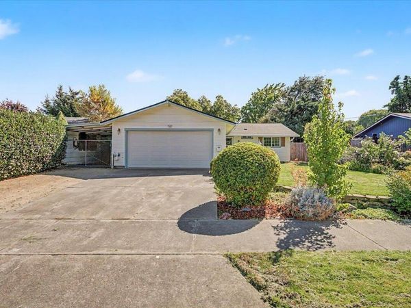 1725 Howell Avenue, Medford, OR 97501