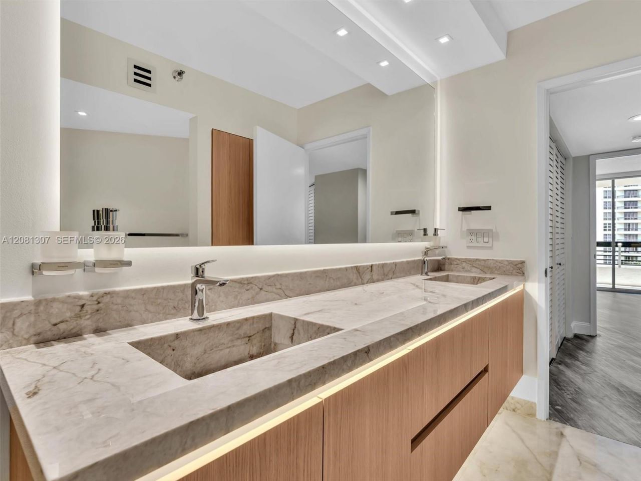 19195 NE 36th Ct , Unit 904, Aventura, FL 33180 Photo