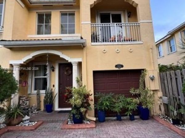 15064 SW 8th Ln , Miami, FL 33194