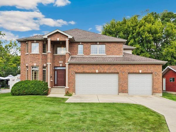 136 Oakwood Avenue , Des Plaines, IL 60016