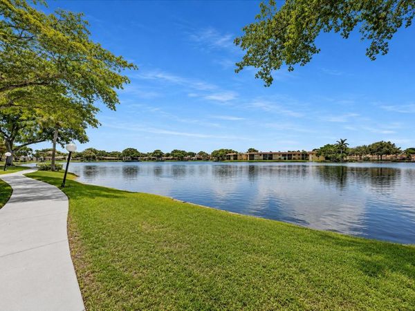 412 BRIARWOOD Circle, Unit 412, Hollywood, FL 33024