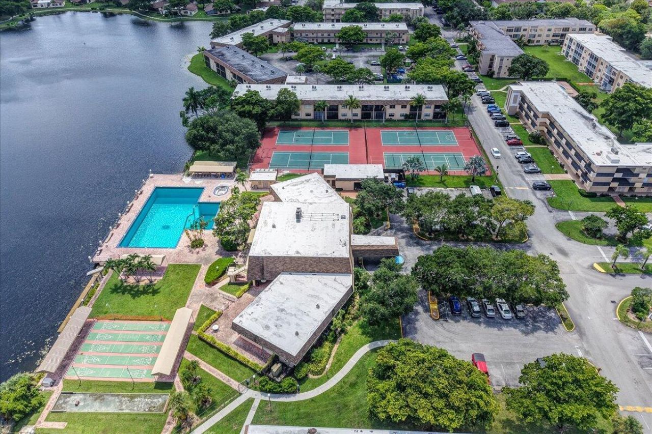412 Briarwood Circle, Unit 412, Hollywood, FL 33024 Photo