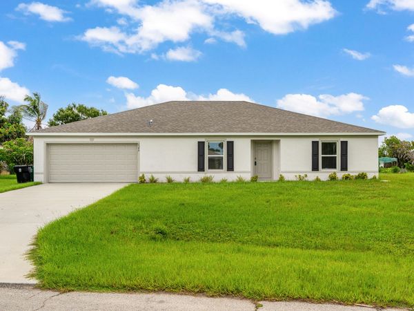 2386 SE Manor Avenue, Port St. Lucie, FL 34952