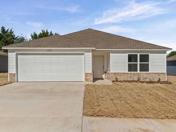 1303 Manor Oaks Boulevard, Searcy, AR 72143