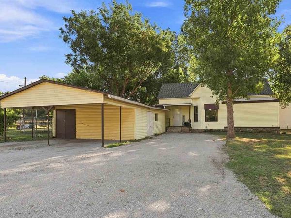 1102 N 9th Street, Perry, OK 73077