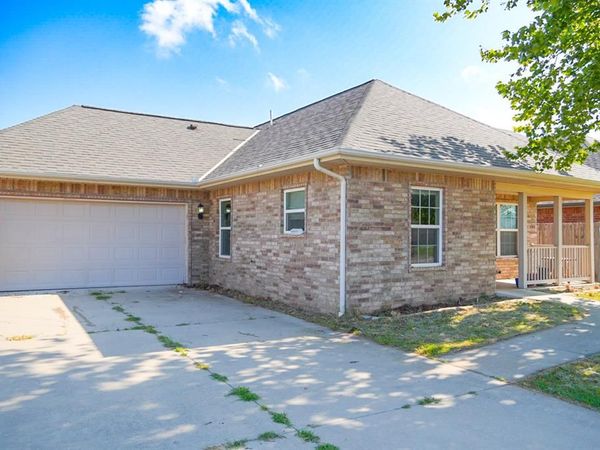 913 SW 16th Street, Moore, OK 73160
