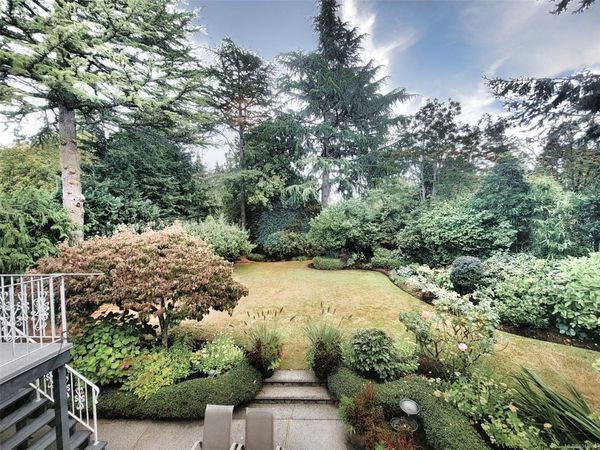 4575 Sumner Pl, Saanich, BC V8N 3V8
