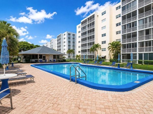 301 NE 14th Ave , Unit 307, Hallandale Beach, FL 33009