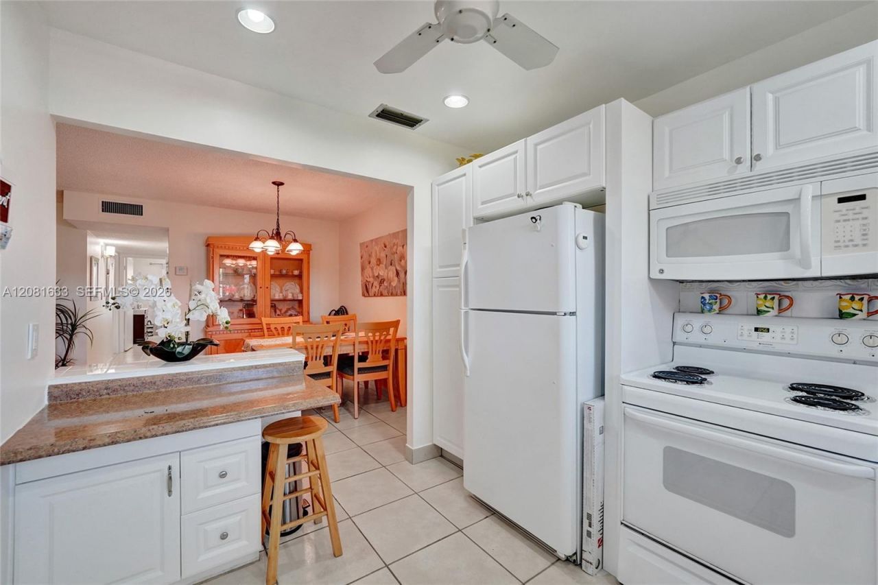 5300 Washington St, Unit V308, Hollywood, FL 33021 Photo