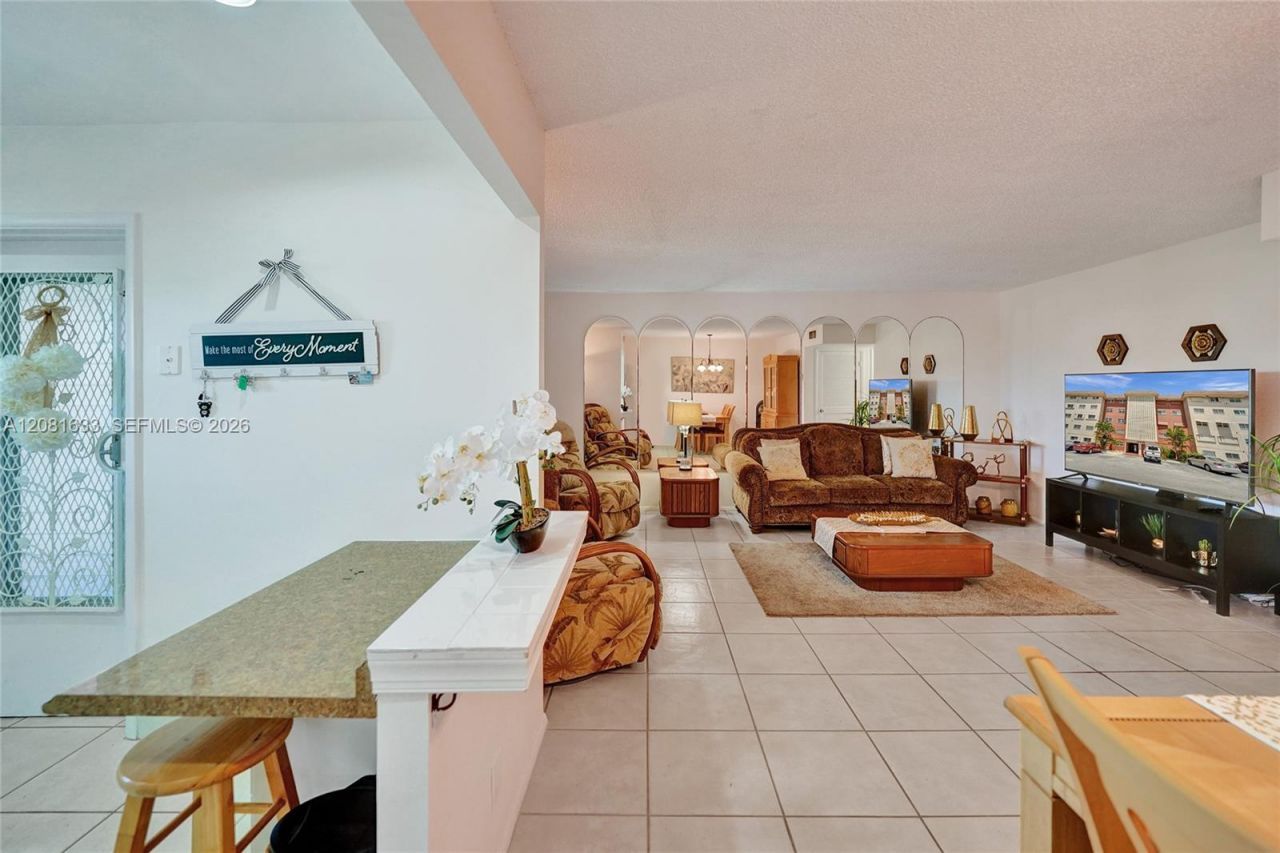 5300 Washington St, Unit V308, Hollywood, FL 33021 Photo