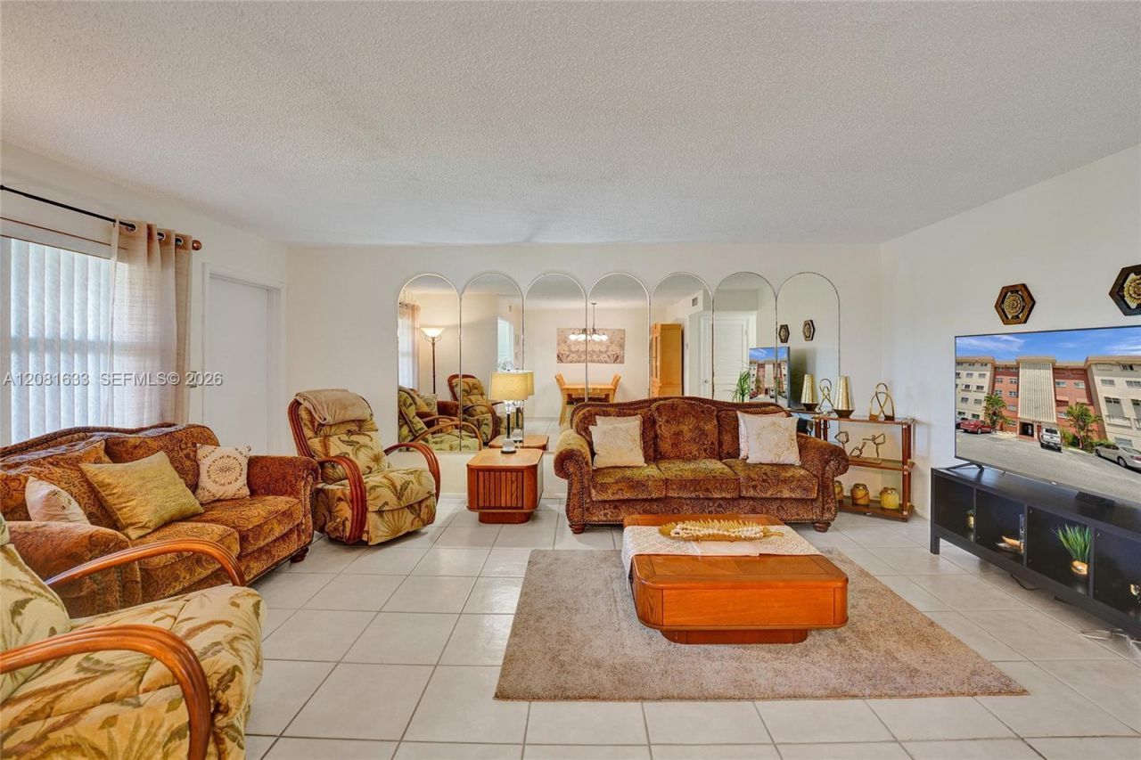 5300 Washington St, Unit V308, Hollywood, FL 33021 Photo