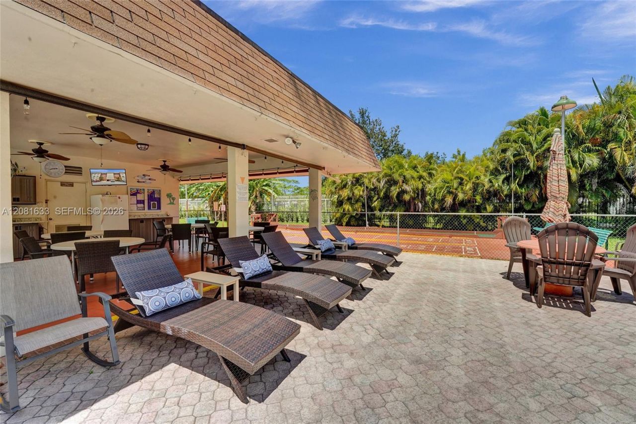 5300 Washington St, Unit V308, Hollywood, FL 33021 Photo