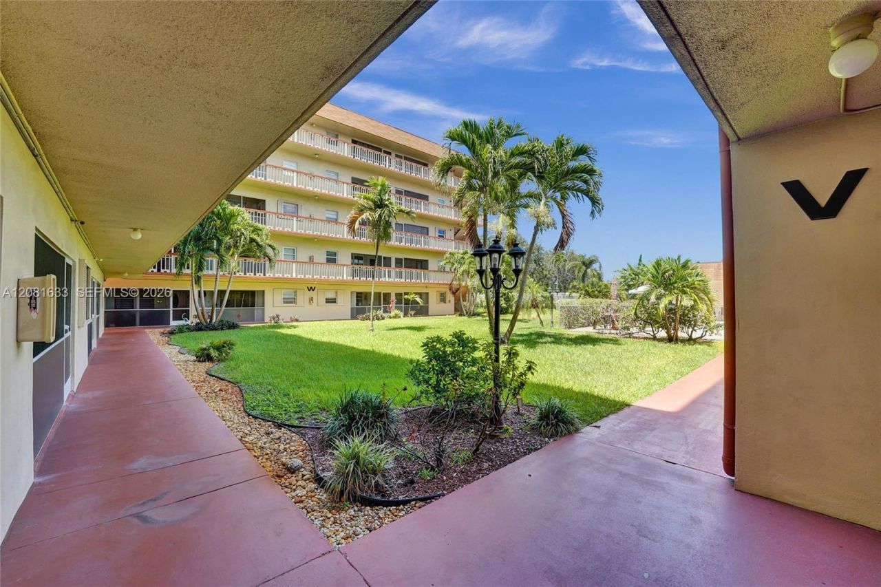5300 Washington St, Unit V308, Hollywood, FL 33021 Photo