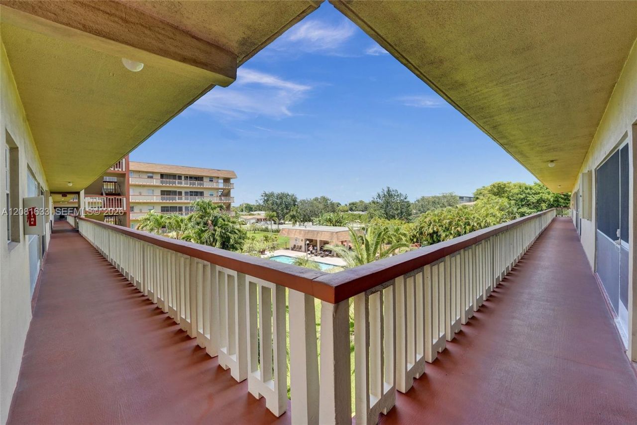 5300 Washington St, Unit V308, Hollywood, FL 33021 Photo