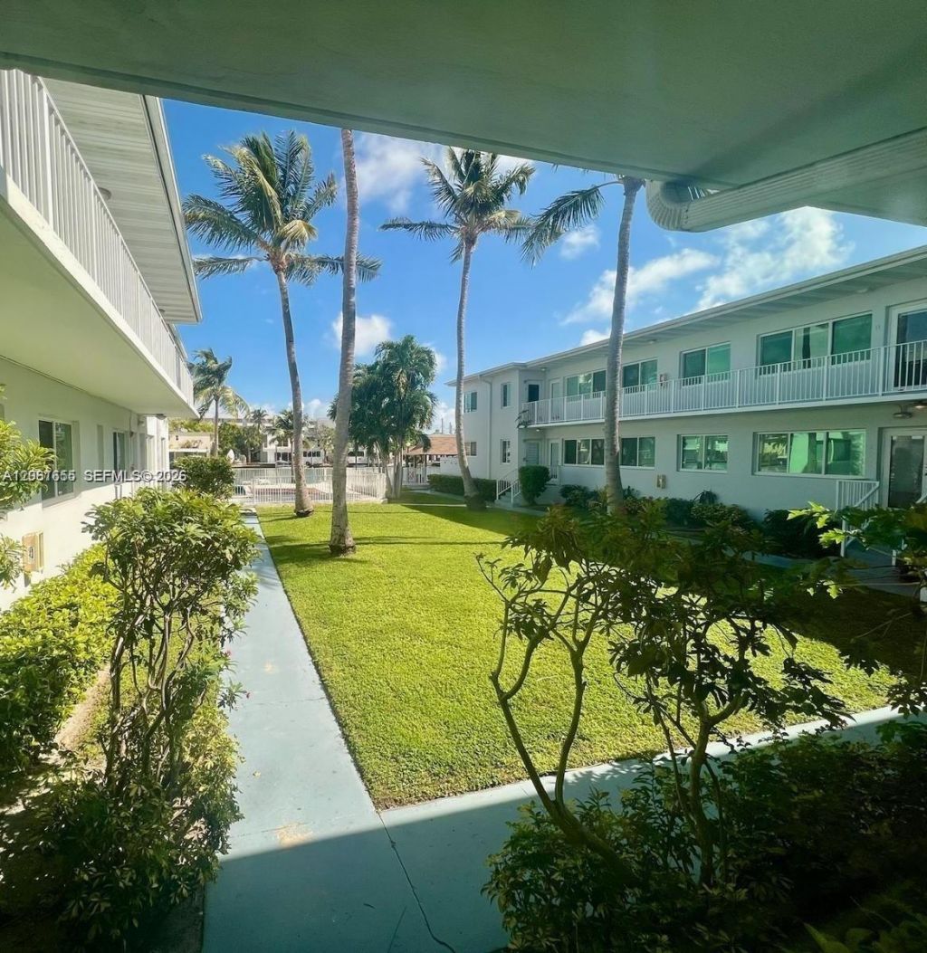 7207 Bay Dr, Unit 25, Miami Beach, FL 33141 Photo