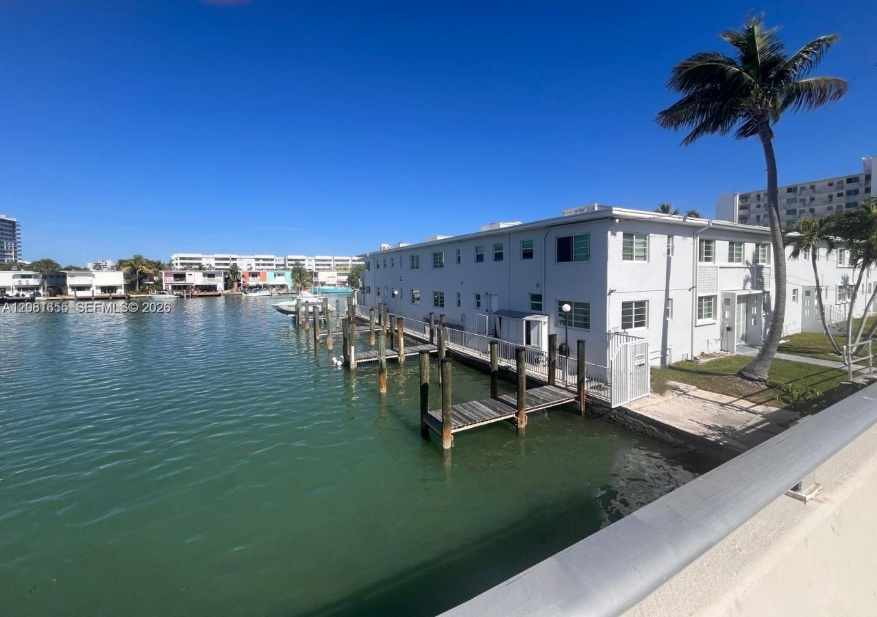 7207 Bay Dr, Unit 25, Miami Beach, FL 33141 Photo