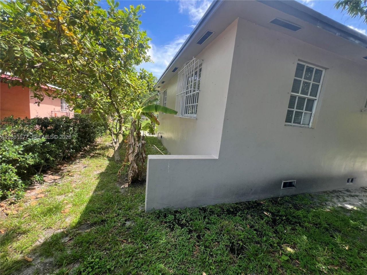 1190 NW 135th St, North Miami, FL 33168 Photo
