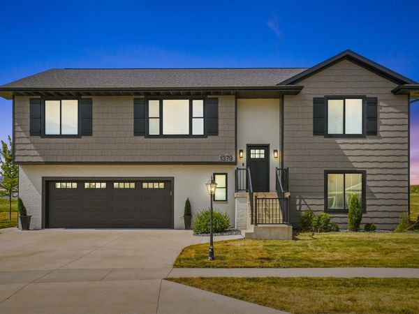 1379 Cedar Trail Drive, Dubuque, IA 52003