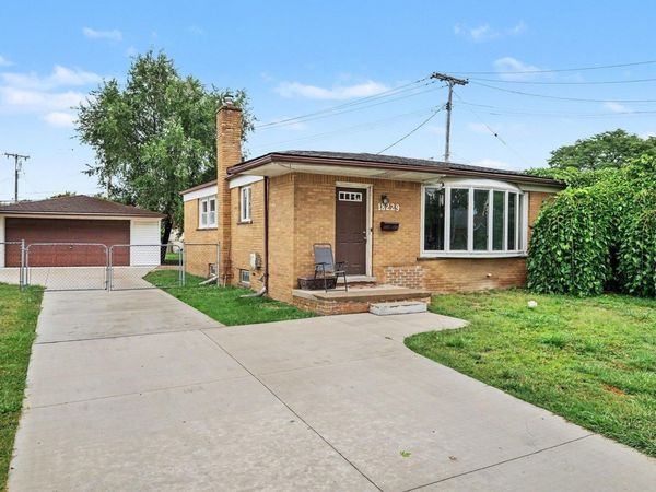 18229 Rainbow Road, Fraser, MI 48026