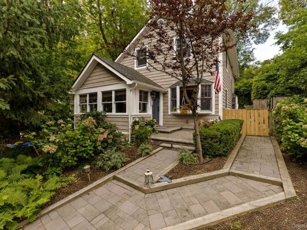 18 Walnut Avenue , Setauket, NY 11733