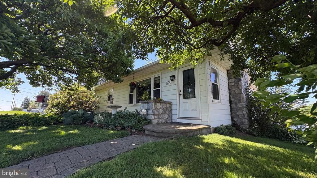 1608 LANCASTER PIKE, QUARRYVILLE, PA 17566