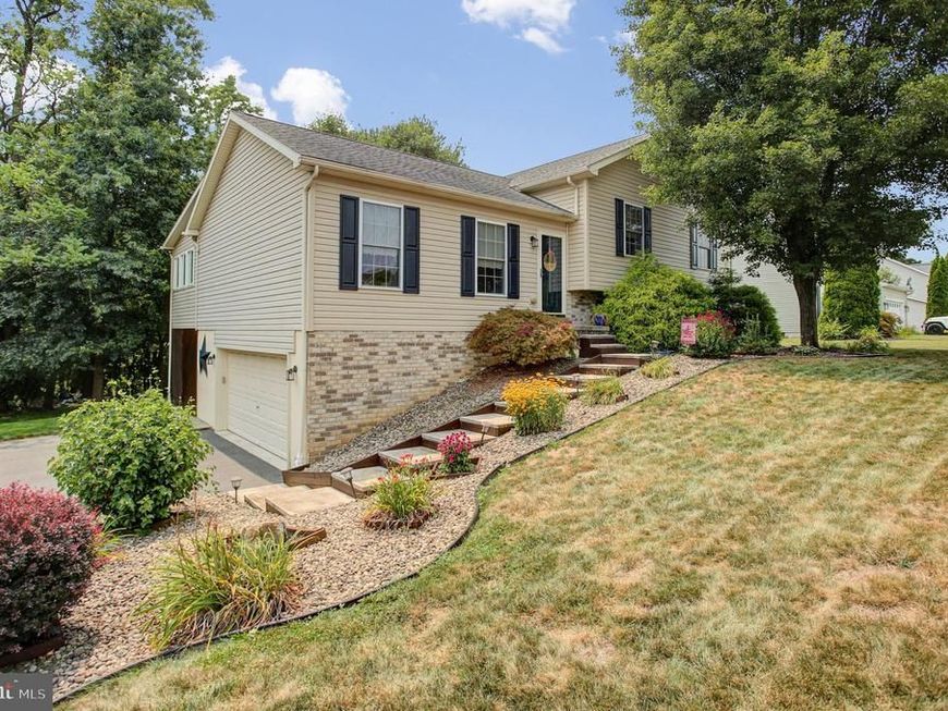 1858 Falcon Lane, Chambersburg, PA 17202 Main Photo