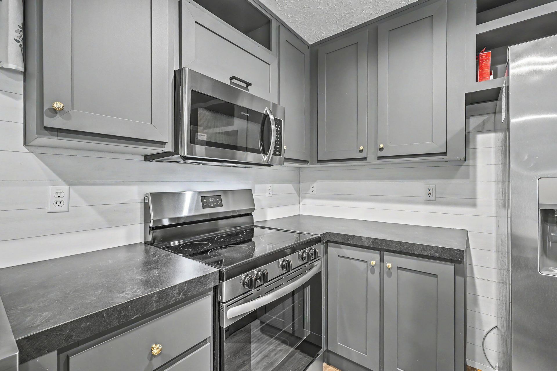 714 Rosa Place Photo 14