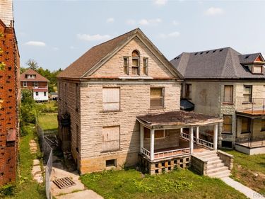 1582 Cadillac Boulevard, Detroit, Mi 48214
