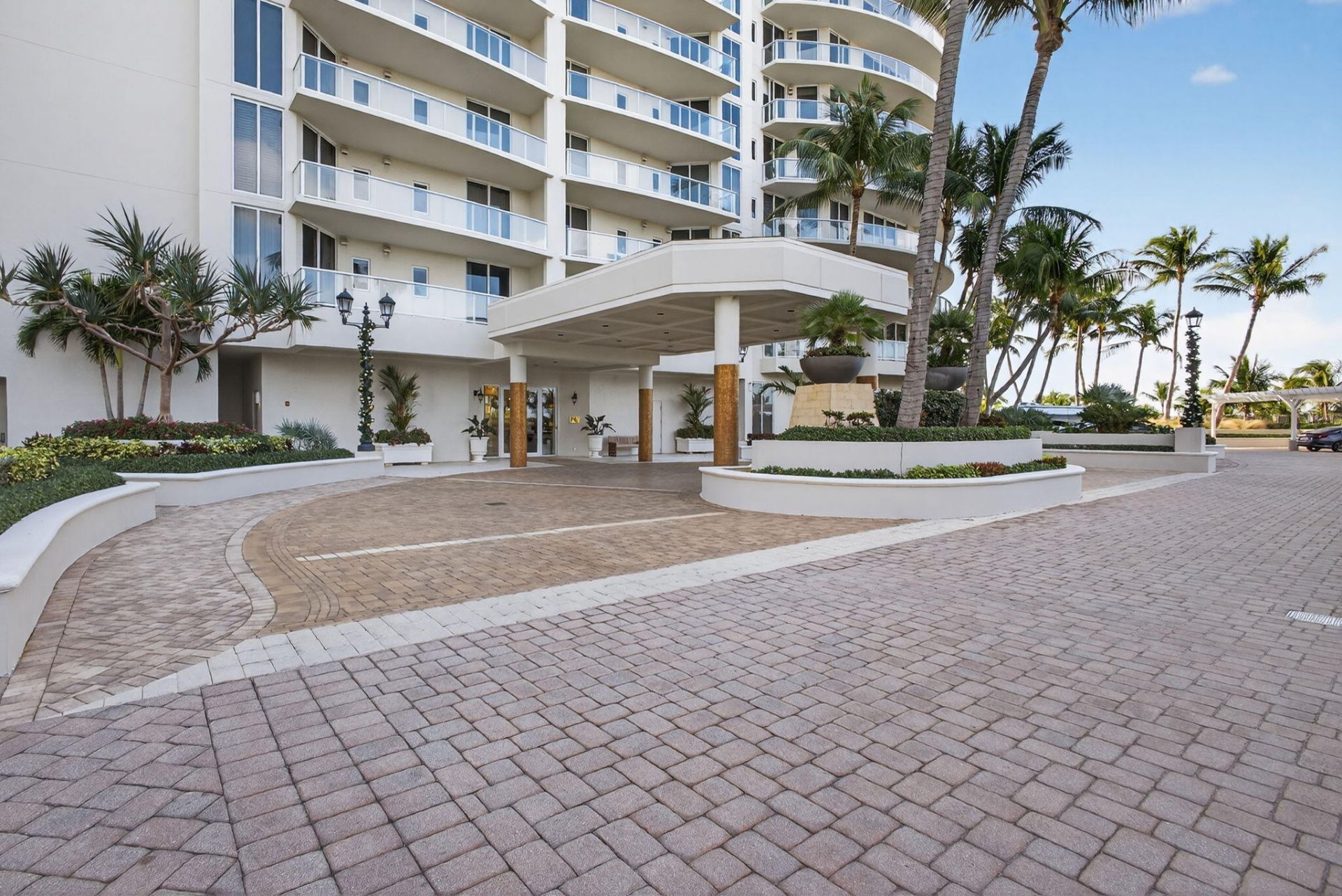 2700 N Ocean Drive, Unit 905B, Riviera Beach, FL 33404 Photo