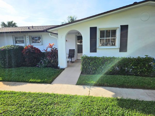 2920 CROSLEY Drive E, Unit B, West Palm Beach, FL 33415